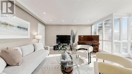 41 Meadowcliffe Drive, Toronto, ON - Indoor Photo Showing Living Room