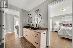 Dual Entrance 5Pc Bath - 