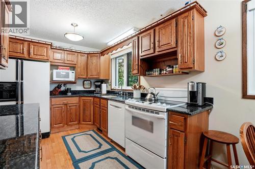 3801 Diefenbaker Drive, Saskatoon, SK - Indoor Photo Showing Kitchen