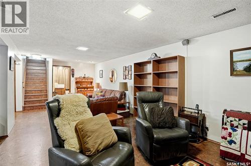 3801 Diefenbaker Drive, Saskatoon, SK - Indoor Photo Showing Living Room