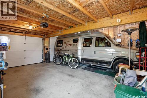 3801 Diefenbaker Drive, Saskatoon, SK - Indoor Photo Showing Garage