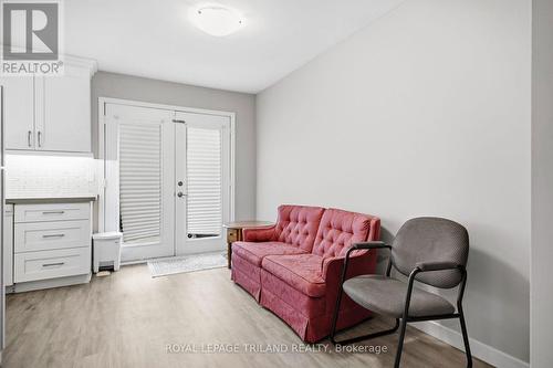 4 - 50 Chapman Court, London North (North I), ON - Indoor Photo Showing Living Room