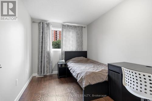 4 - 50 Chapman Court, London North (North I), ON - Indoor Photo Showing Bedroom