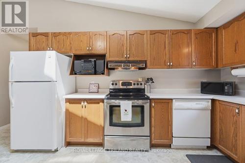 34 Gerald Crescent, London South (South J), ON - Indoor Photo Showing Kitchen