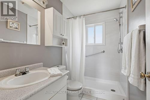 34 Gerald Crescent, London South (South J), ON - Indoor Photo Showing Bathroom