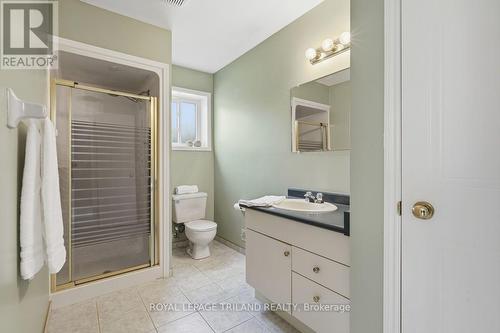 34 Gerald Crescent, London South (South J), ON - Indoor Photo Showing Bathroom