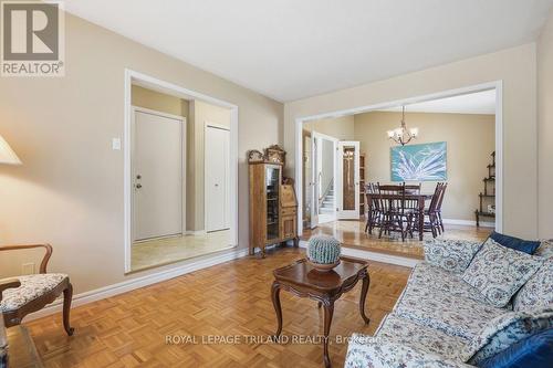 34 Gerald Crescent, London South (South J), ON - Indoor Photo Showing Living Room