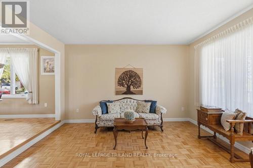 34 Gerald Crescent, London South (South J), ON - Indoor Photo Showing Living Room