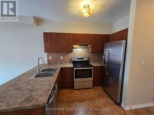 28 Tidemore Heights, Hamilton, ON - Indoor Photo Showing Kitchen With Stainless Steel Kitchen With Double Sink
