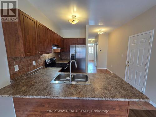 28 Tidemore Heights, Hamilton, ON - Indoor Photo Showing Kitchen With Double Sink