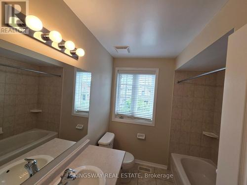 28 Tidemore Heights, Hamilton, ON - Indoor Photo Showing Bathroom