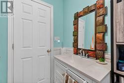 Upper Residential Unit - 4 pc bathroom - 