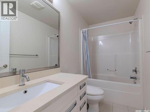 143 135 Ashworth Crescent, Saskatoon, SK - Indoor Photo Showing Bathroom