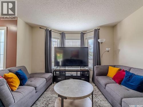 143 135 Ashworth Crescent, Saskatoon, SK - Indoor Photo Showing Living Room