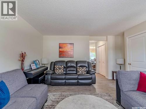 143 135 Ashworth Crescent, Saskatoon, SK - Indoor Photo Showing Living Room