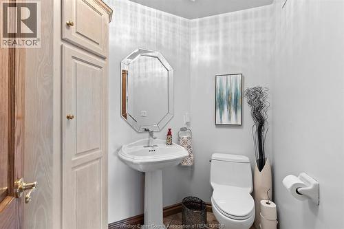 2648 Fleming, Windsor, ON - Indoor Photo Showing Bathroom
