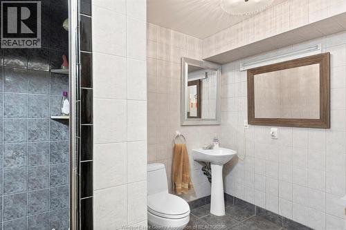 2648 Fleming, Windsor, ON - Indoor Photo Showing Bathroom