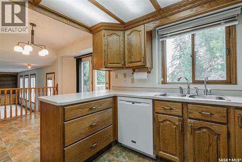 3338 Calder Crescent, Saskatoon, SK - Indoor Photo Showing Kitchen With Double Sink