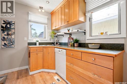 2209 Queen Street, Regina, SK - Indoor Photo Showing Kitchen
