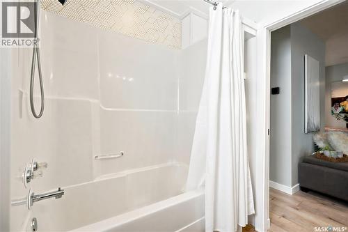 2209 Queen Street, Regina, SK - Indoor Photo Showing Bathroom