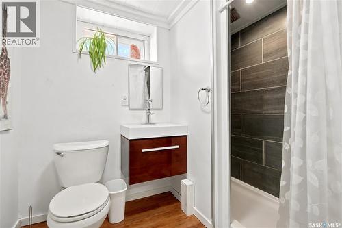 2209 Queen Street, Regina, SK - Indoor Photo Showing Bathroom