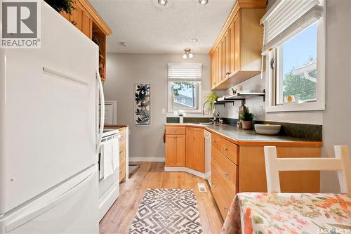 2209 Queen Street, Regina, SK - Indoor Photo Showing Kitchen