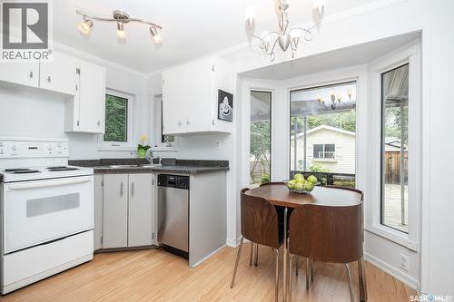 929 9Th Avenue N, Saskatoon, SK - Indoor Photo Showing Kitchen