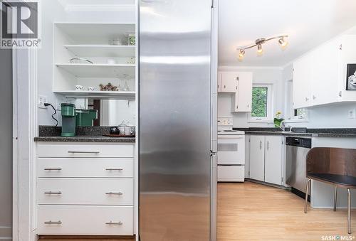 929 9Th Avenue N, Saskatoon, SK - Indoor Photo Showing Kitchen With Upgraded Kitchen