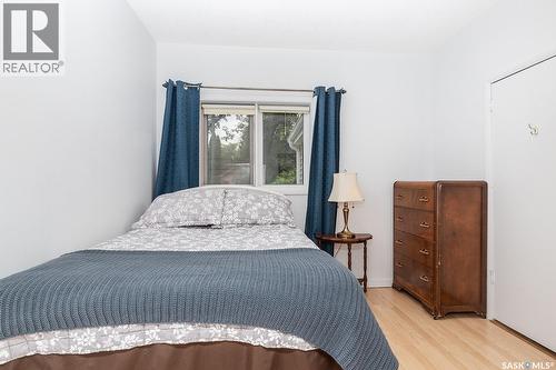 929 9Th Avenue N, Saskatoon, SK - Indoor Photo Showing Bedroom