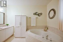 Large 4pc ensuite bath - 