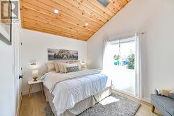 Cozy second bedroom - 