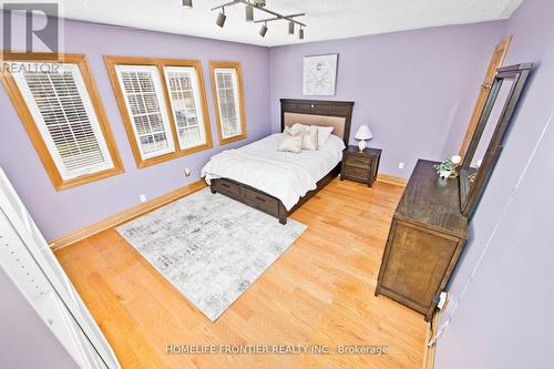 6124 Hardesty Crescent, Mississauga, ON - Indoor Photo Showing Bedroom