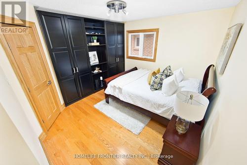6124 Hardesty Crescent, Mississauga, ON - Indoor Photo Showing Bedroom