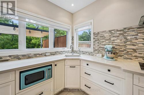 294 Farley Drive, Guelph (Pineridge/Westminster Woods), ON - Indoor Photo Showing Kitchen