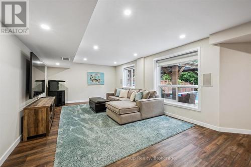 294 Farley Drive, Guelph (Pineridge/Westminster Woods), ON - Indoor Photo Showing Living Room