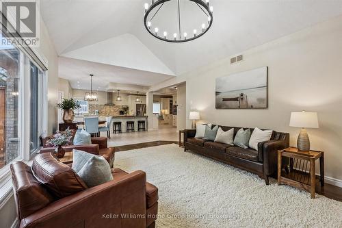 294 Farley Drive, Guelph (Pineridge/Westminster Woods), ON - Indoor Photo Showing Living Room