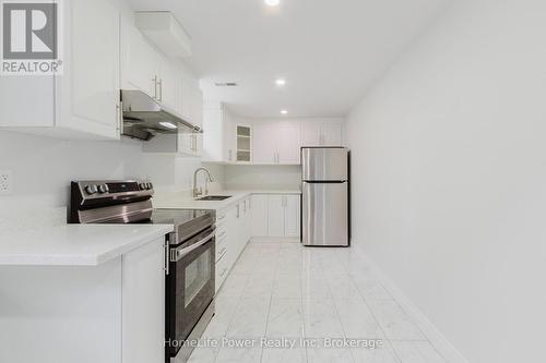 470 Blair Creek Drive, Kitchener, ON - Indoor Photo Showing Kitchen