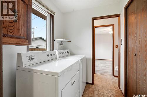 705 Main Street, Rosetown, SK - Indoor Photo Showing Laundry Room