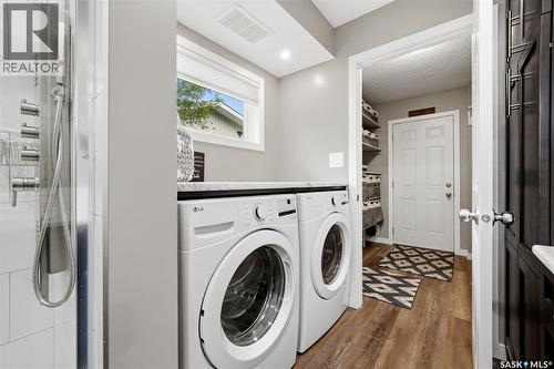 18 Forman Bay, Regina, SK - Indoor Photo Showing Laundry Room