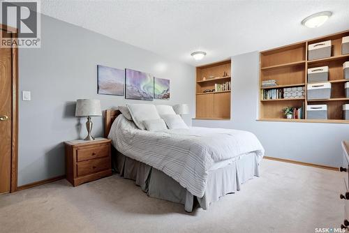 18 Forman Bay, Regina, SK - Indoor Photo Showing Bedroom