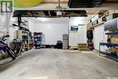 18 Forman Bay, Regina, SK - Indoor Photo Showing Garage