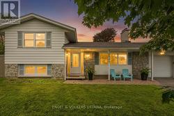 1941 CONRAD AVENUE  Ottawa, ON K1H 6V7