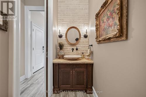 64 Helena Street, Ottawa, ON - Indoor Photo Showing Bathroom