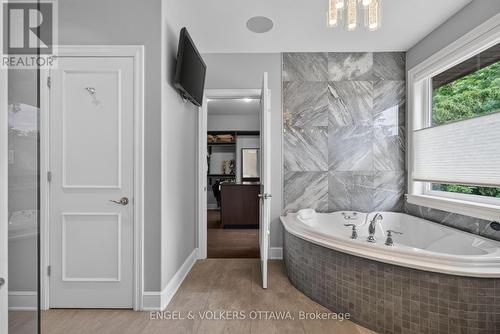 64 Helena Street, Ottawa, ON - Indoor Photo Showing Bathroom