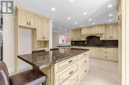 287 Andy Crescent, Vaughan, ON - Indoor Photo Showing Kitchen With Upgraded Kitchen