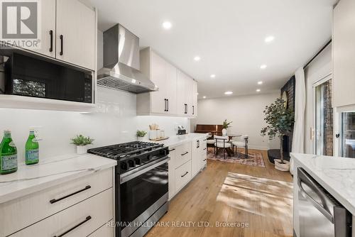 71 Bishop Crescent, Markham, ON - Indoor Photo Showing Kitchen With Upgraded Kitchen