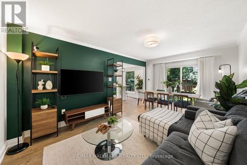 71 Bishop Crescent, Markham, ON - Indoor Photo Showing Living Room
