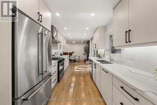71 Bishop Crescent, Markham, ON - Indoor Photo Showing Kitchen With Stainless Steel Kitchen With Double Sink With Upgraded Kitchen