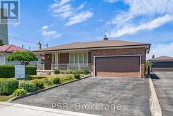 4 GATESGILL CRESCENT Toronto, ON M3M 1X9