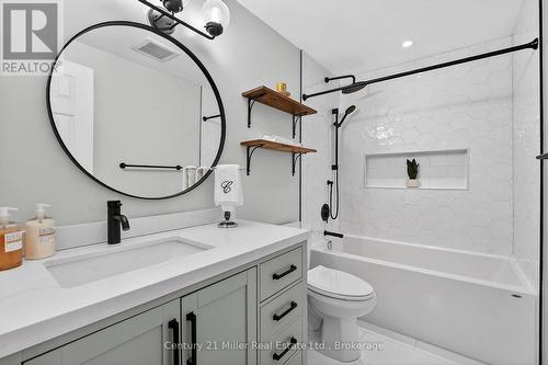 2451 Malcolm Crescent, Burlington (Brant Hills), ON - Indoor Photo Showing Bathroom